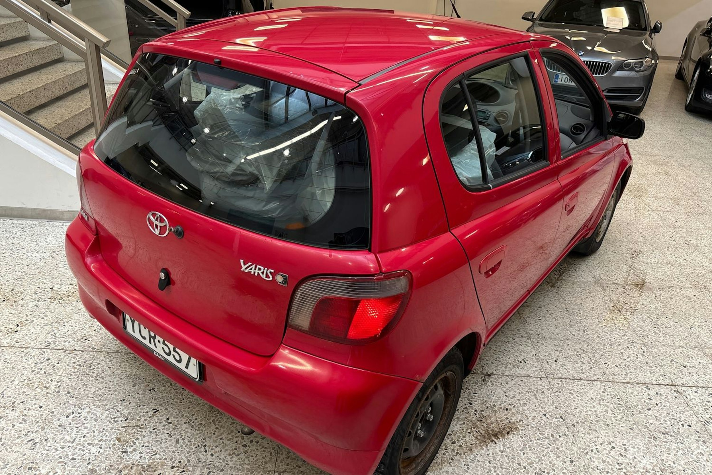 Punainen Toyota Yaris 1999 kuva 15.