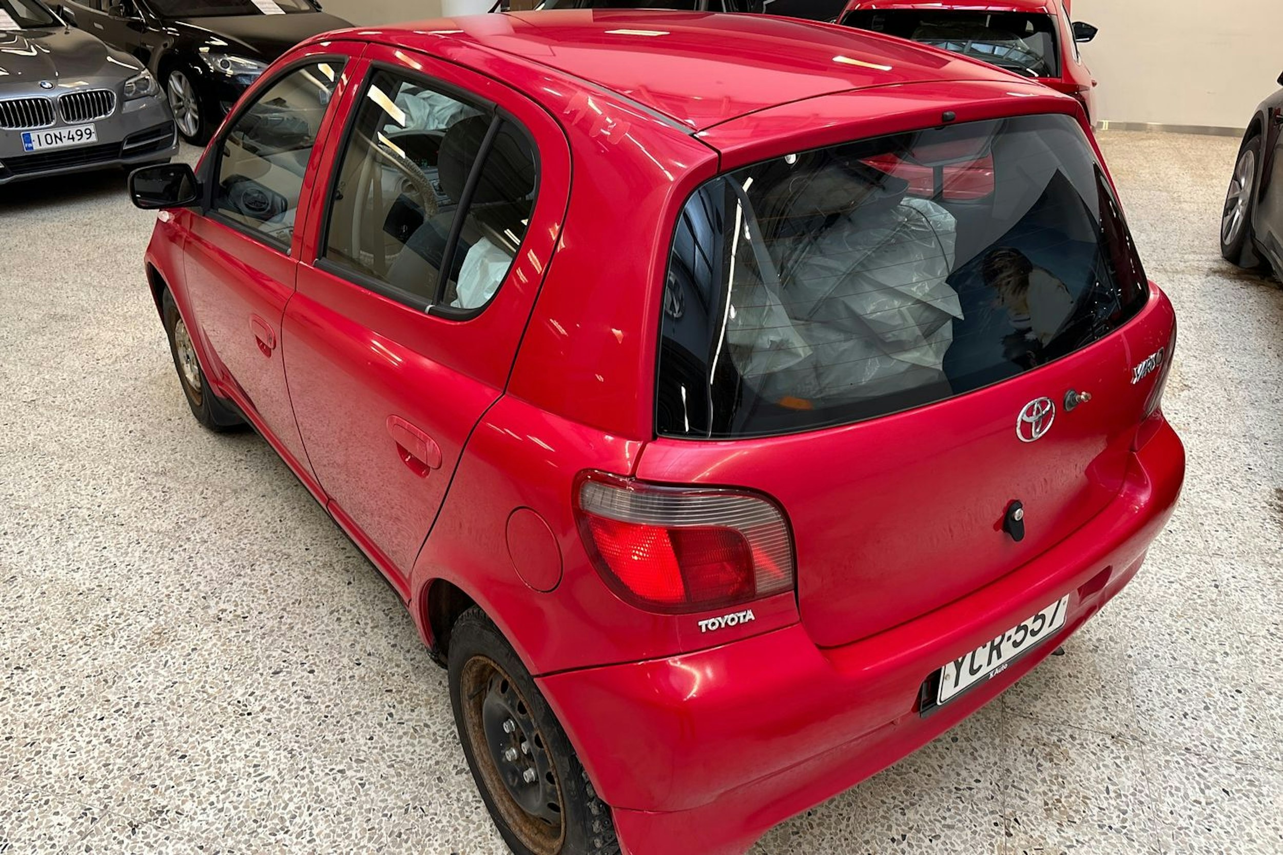 Punainen Toyota Yaris 1999 kuva 16.