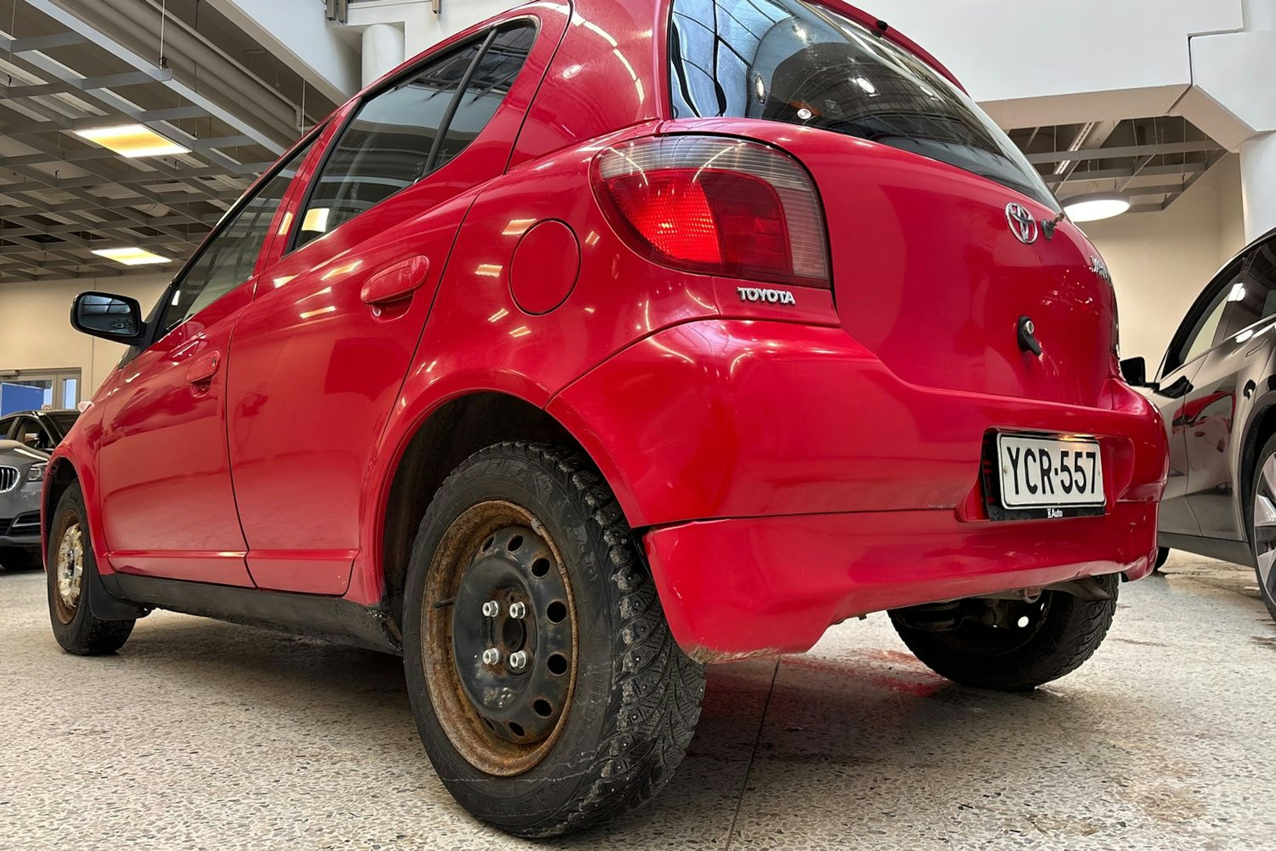 Punainen Toyota Yaris 1999 kuva 17.