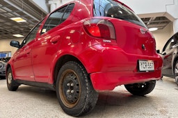 Punainen Toyota Yaris 1999 kuva 17.