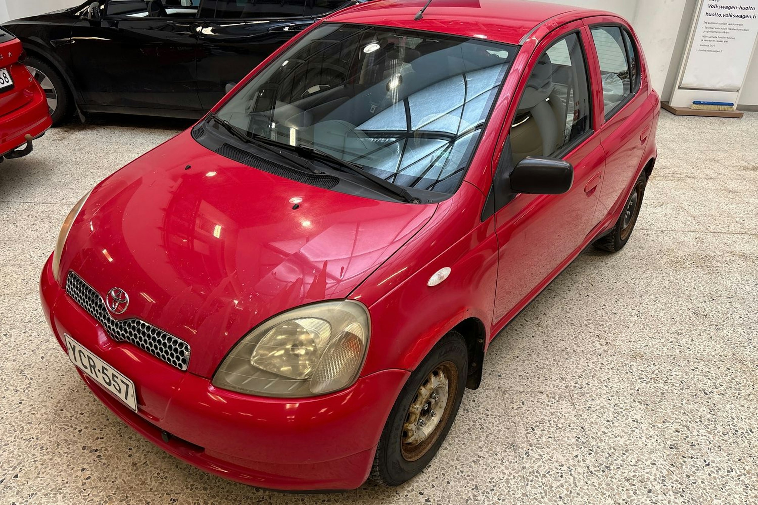 Punainen Toyota Yaris 1999 kuva 18.