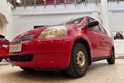 Punainen Toyota Yaris 1999 kuva 19.