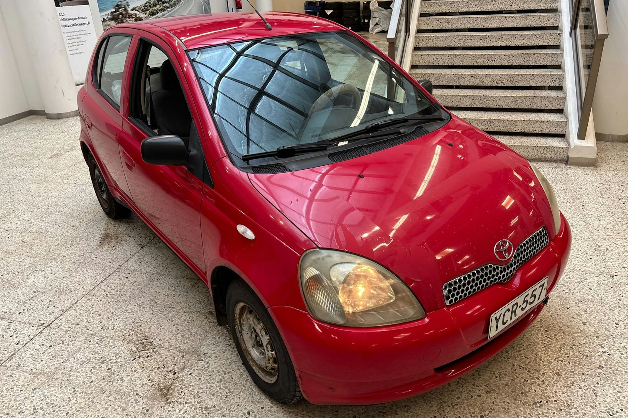 Punainen Toyota Yaris 1999 kuva 20.