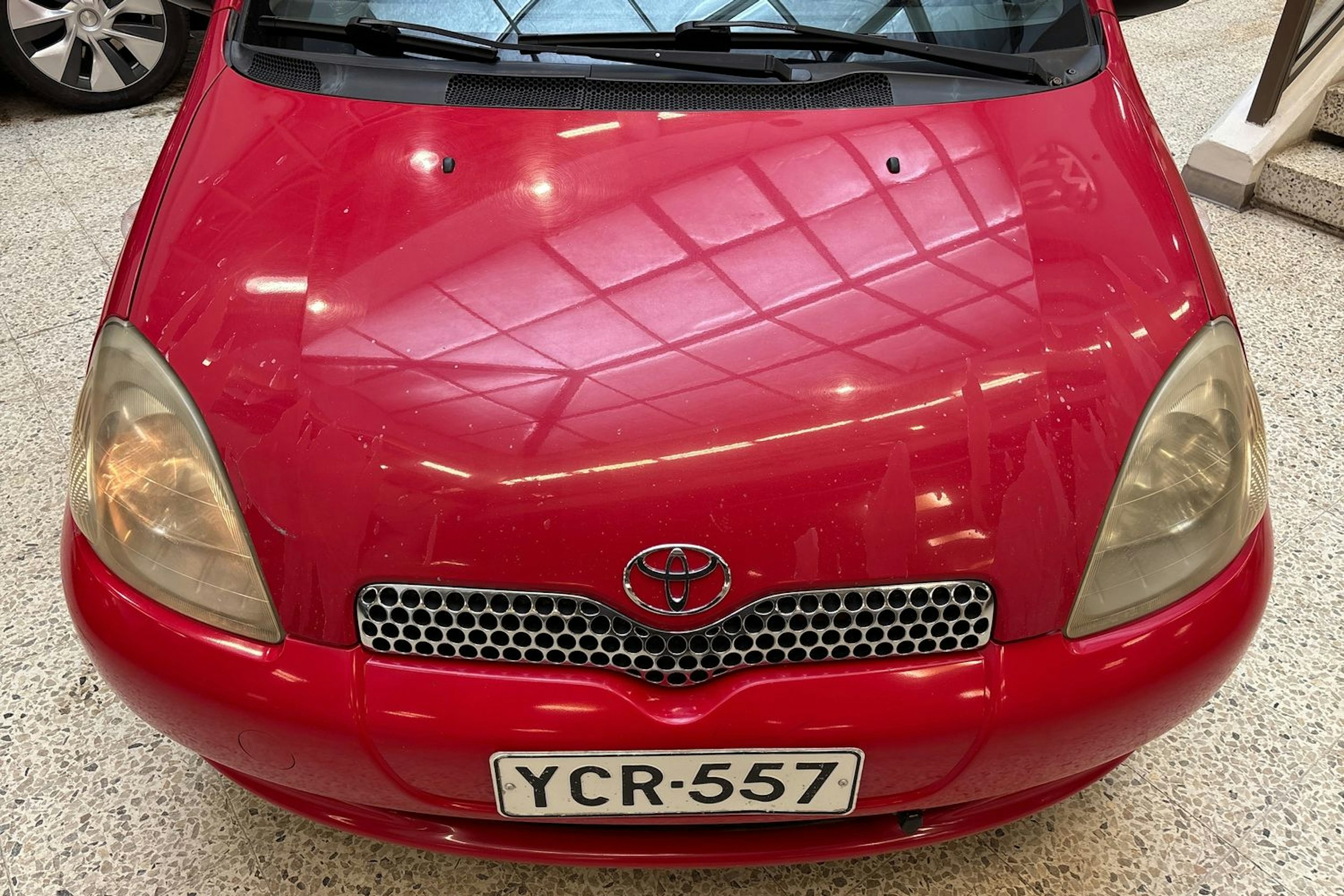 Punainen Toyota Yaris 1999 kuva 23.