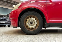 Punainen Toyota Yaris 1999 kuva 24.