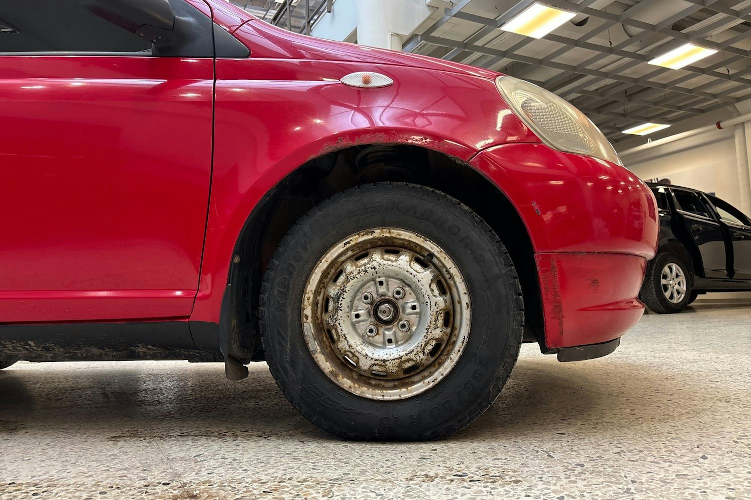 Punainen Toyota Yaris 1999 kuva 27.