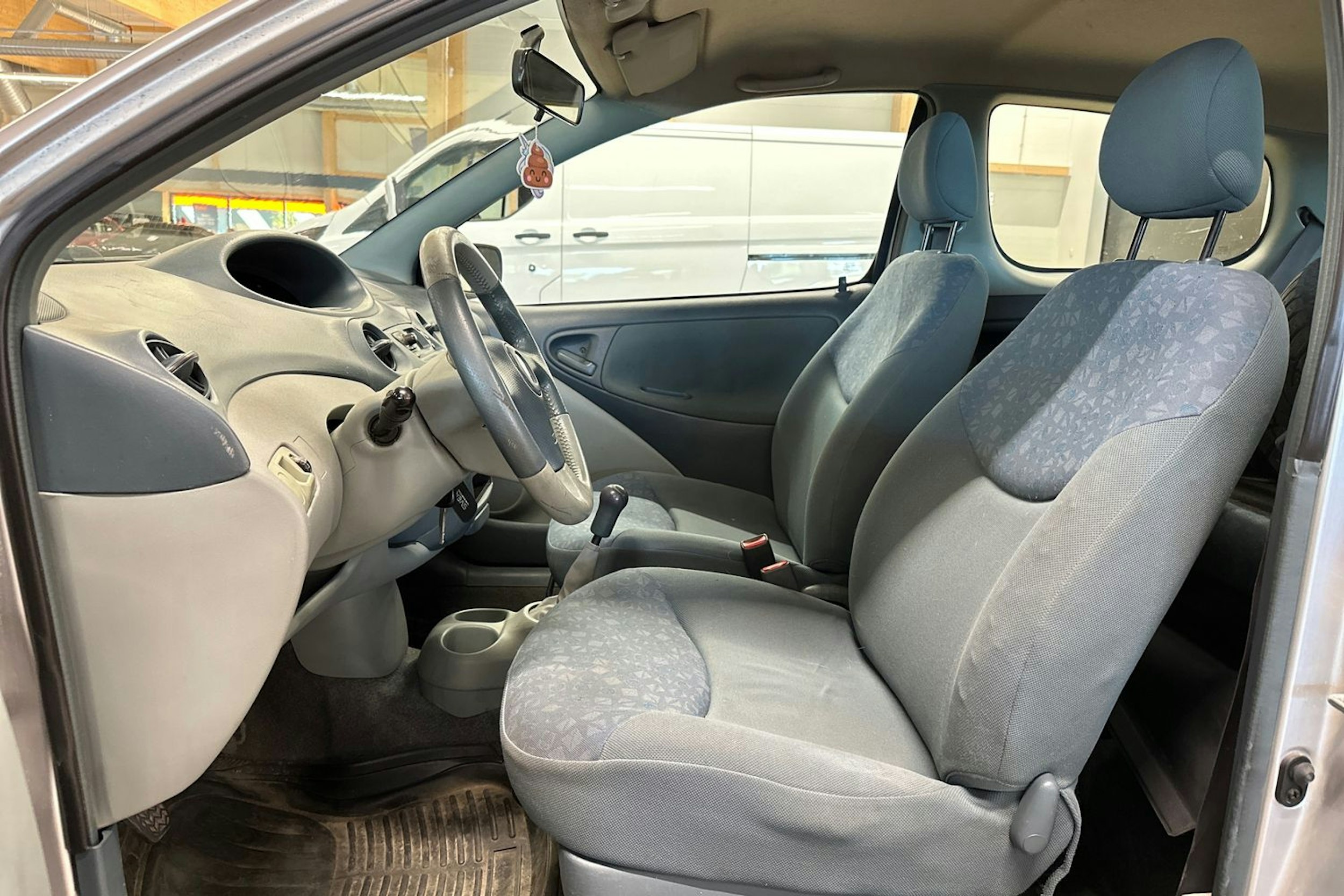 hopea Toyota Yaris 2002 kuva 14.