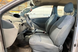 hopea Toyota Yaris 2002 kuva 14.