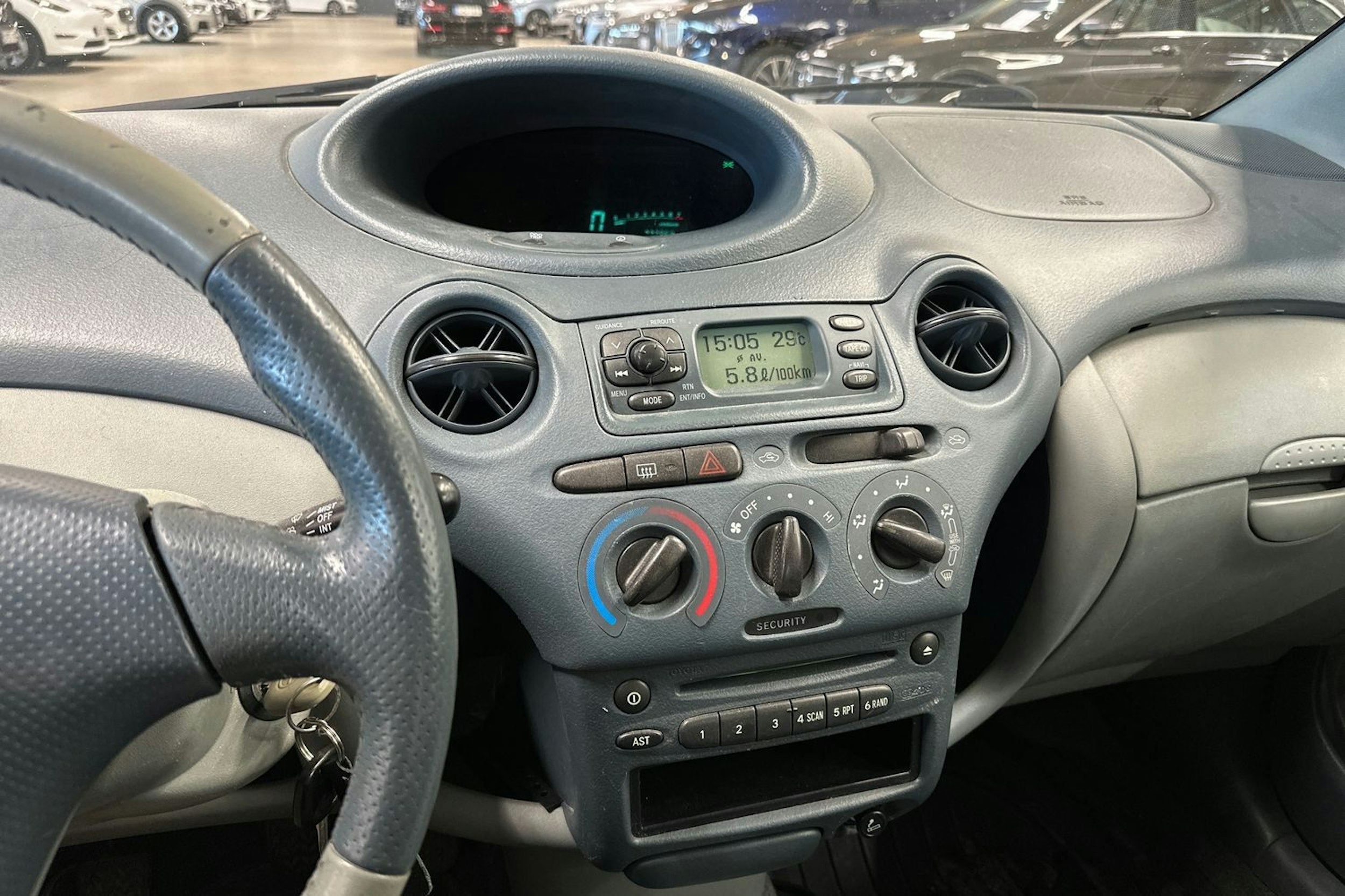 hopea Toyota Yaris 2002 kuva 16.