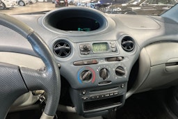 hopea Toyota Yaris 2002 kuva 16.