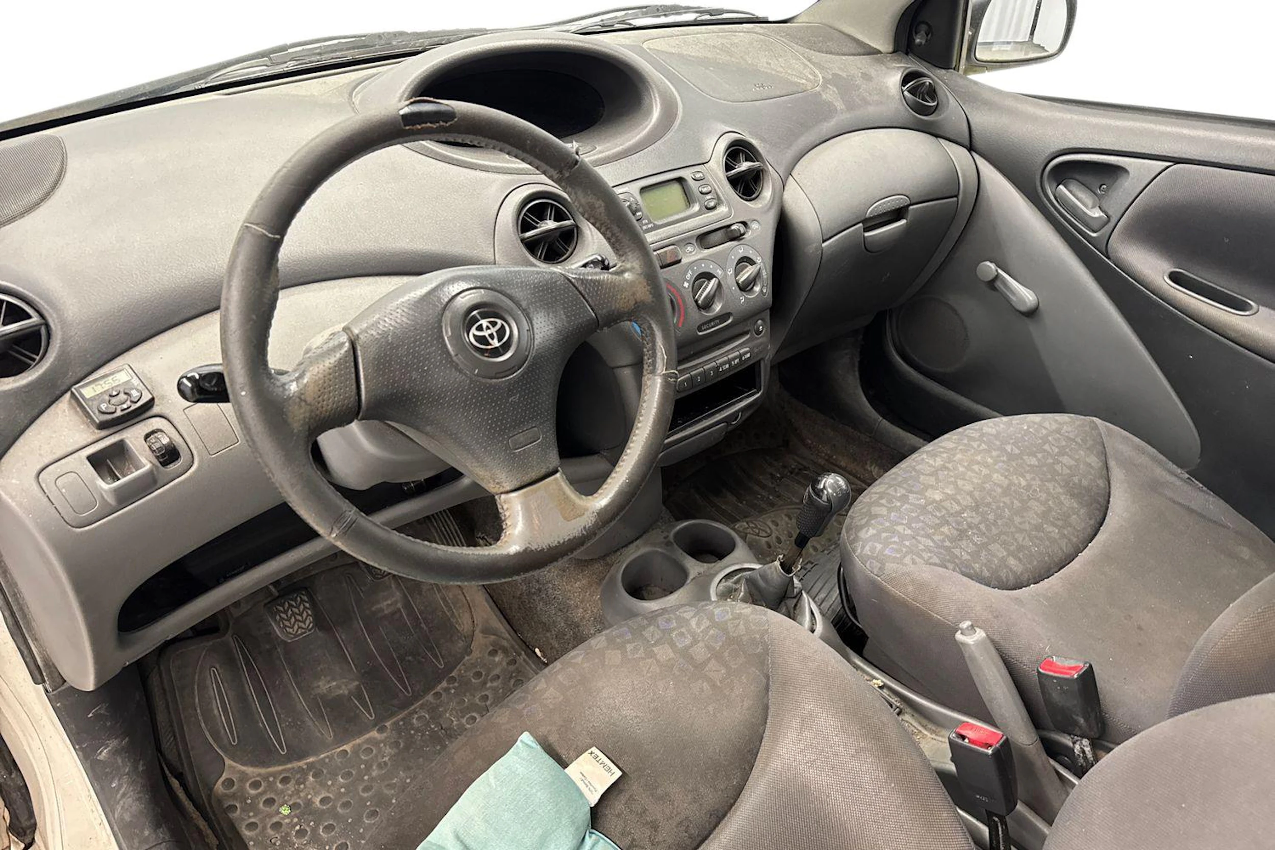 valkoinen Toyota Yaris 2002 kuva 6.