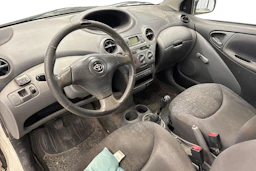 valkoinen Toyota Yaris 2002 kuva 6.