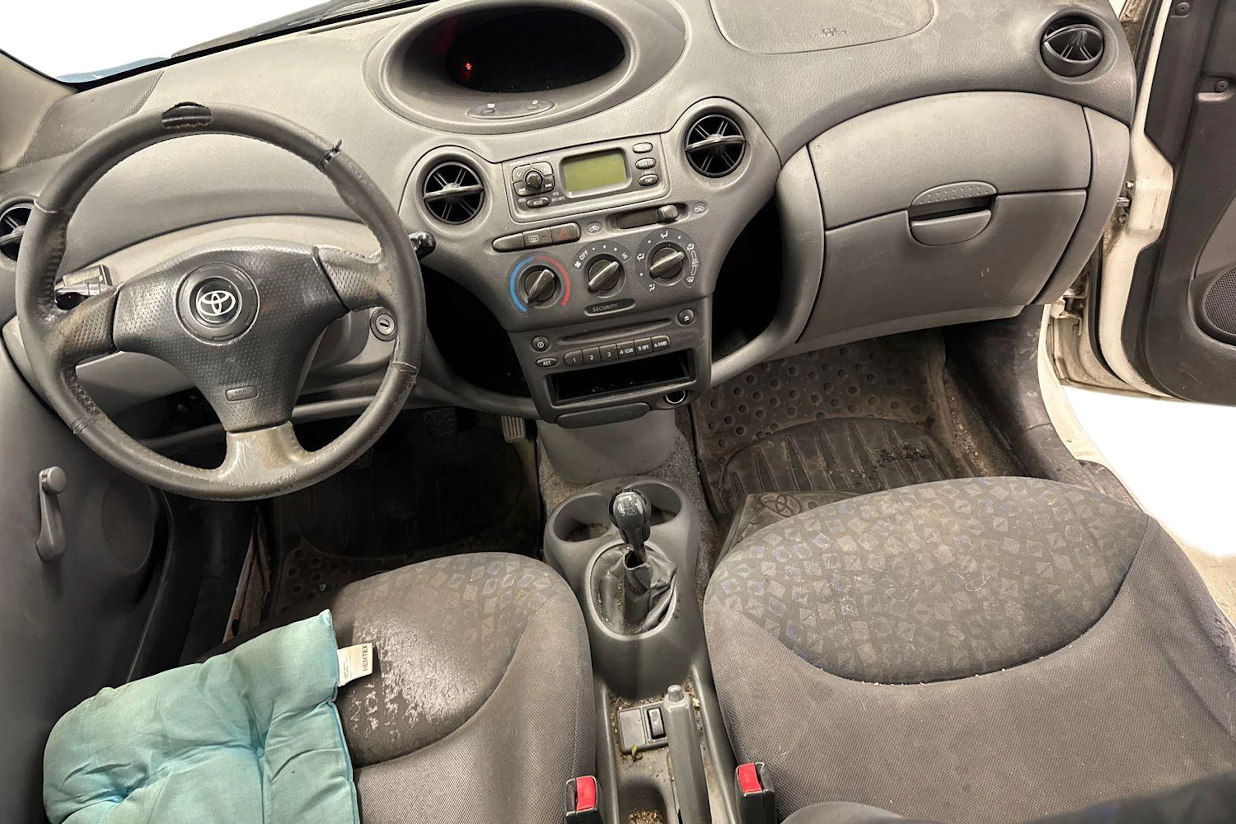 valkoinen Toyota Yaris 2002 kuva 7.