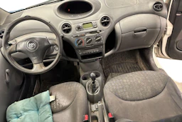 valkoinen Toyota Yaris 2002 kuva 7.