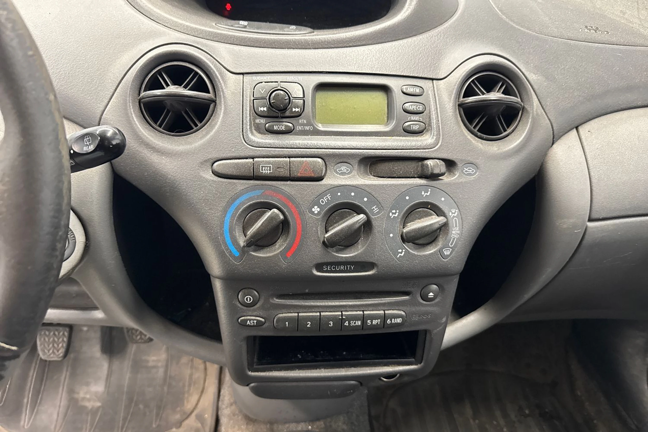 valkoinen Toyota Yaris 2002 kuva 15.
