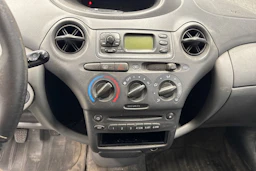 valkoinen Toyota Yaris 2002 kuva 15.