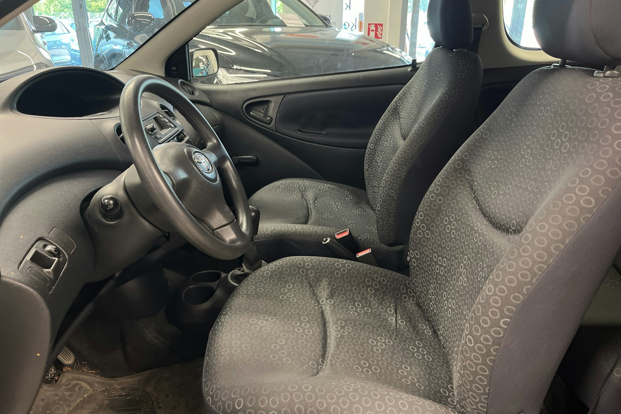 punainen Toyota Yaris 2003 kuva 7.