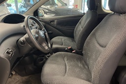 punainen Toyota Yaris 2003 kuva 7.
