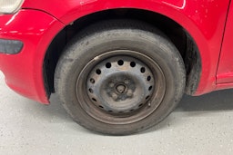 punainen Toyota Yaris 2003 kuva 9.