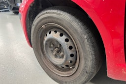 punainen Toyota Yaris 2003 kuva 10.