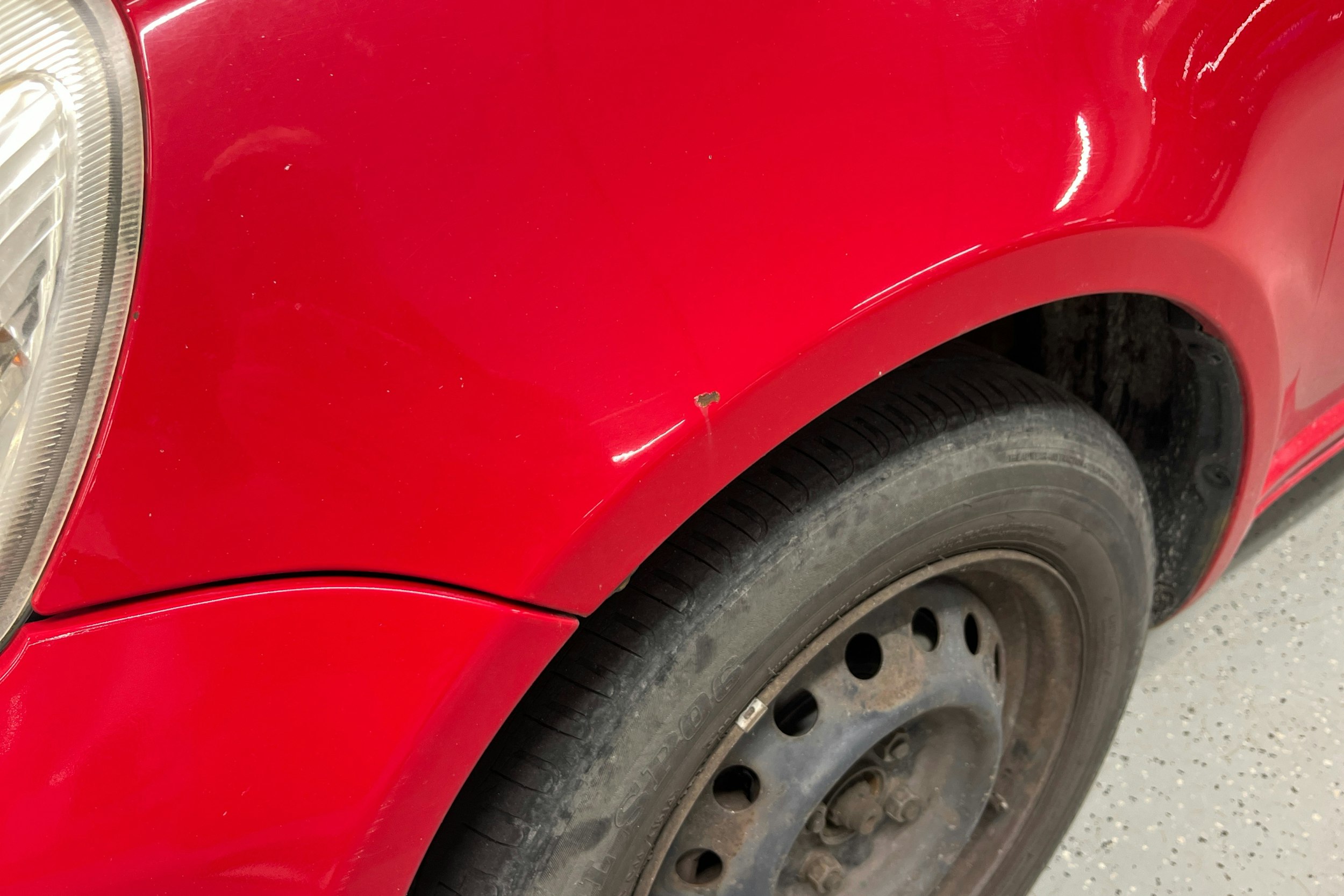 punainen Toyota Yaris 2003 kuva 11.