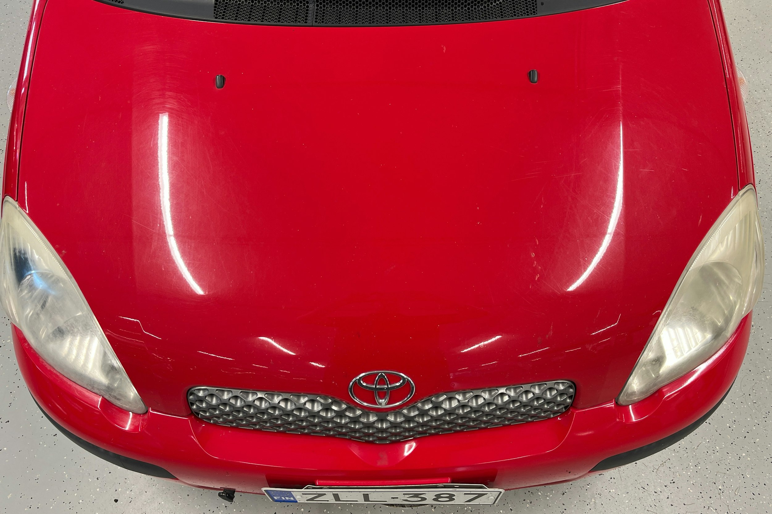 punainen Toyota Yaris 2003 kuva 12.