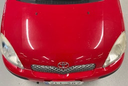 punainen Toyota Yaris 2003 kuva 12.