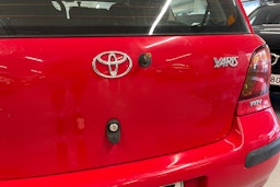 punainen Toyota Yaris 2003 kuva 13.