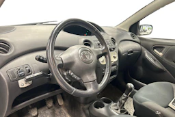 musta Toyota Yaris 2005 kuva 3.