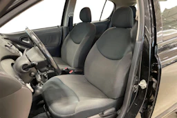 Musta Toyota Yaris 2005 kuva 7.