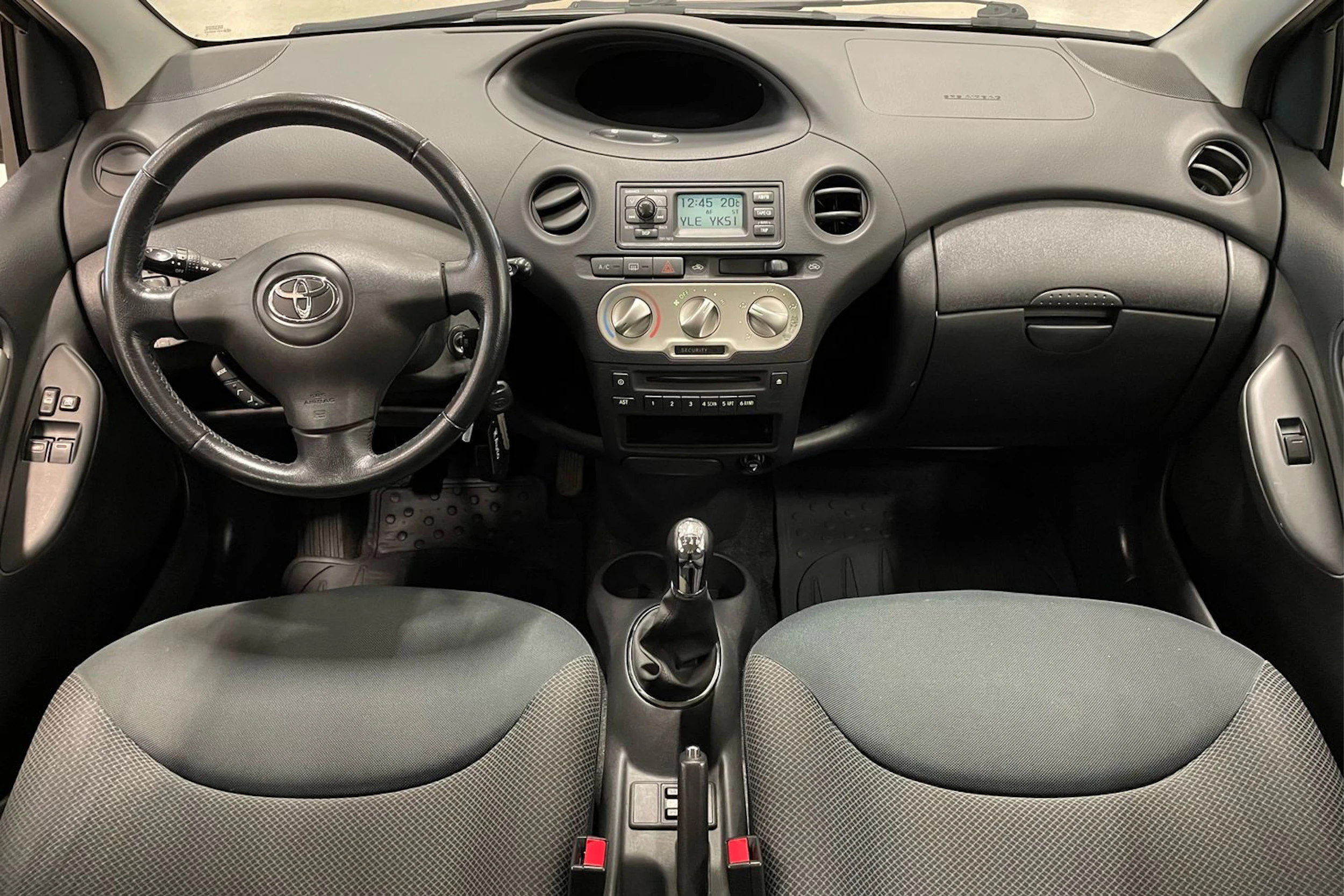 Musta Toyota Yaris 2005 kuva 11.