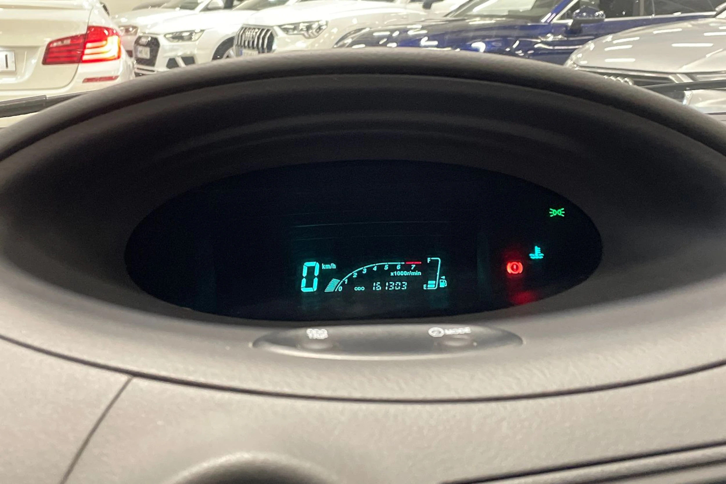 Musta Toyota Yaris 2005 kuva 13.