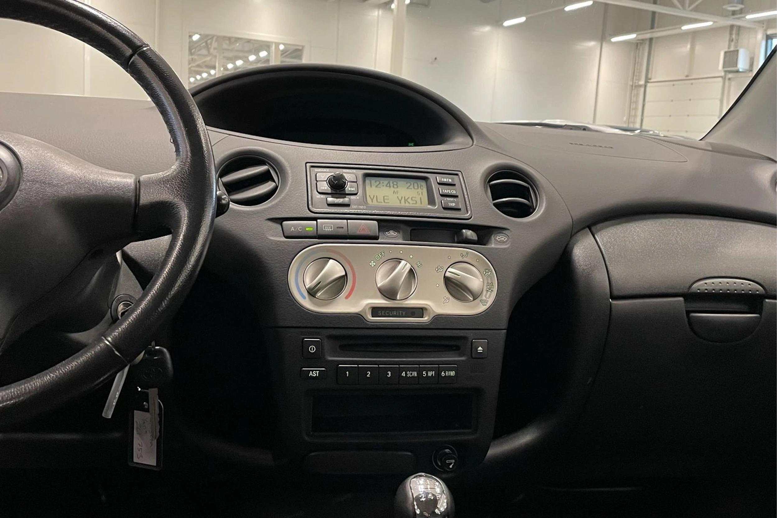 Musta Toyota Yaris 2005 kuva 15.