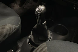 Musta Toyota Yaris 2005 kuva 16.