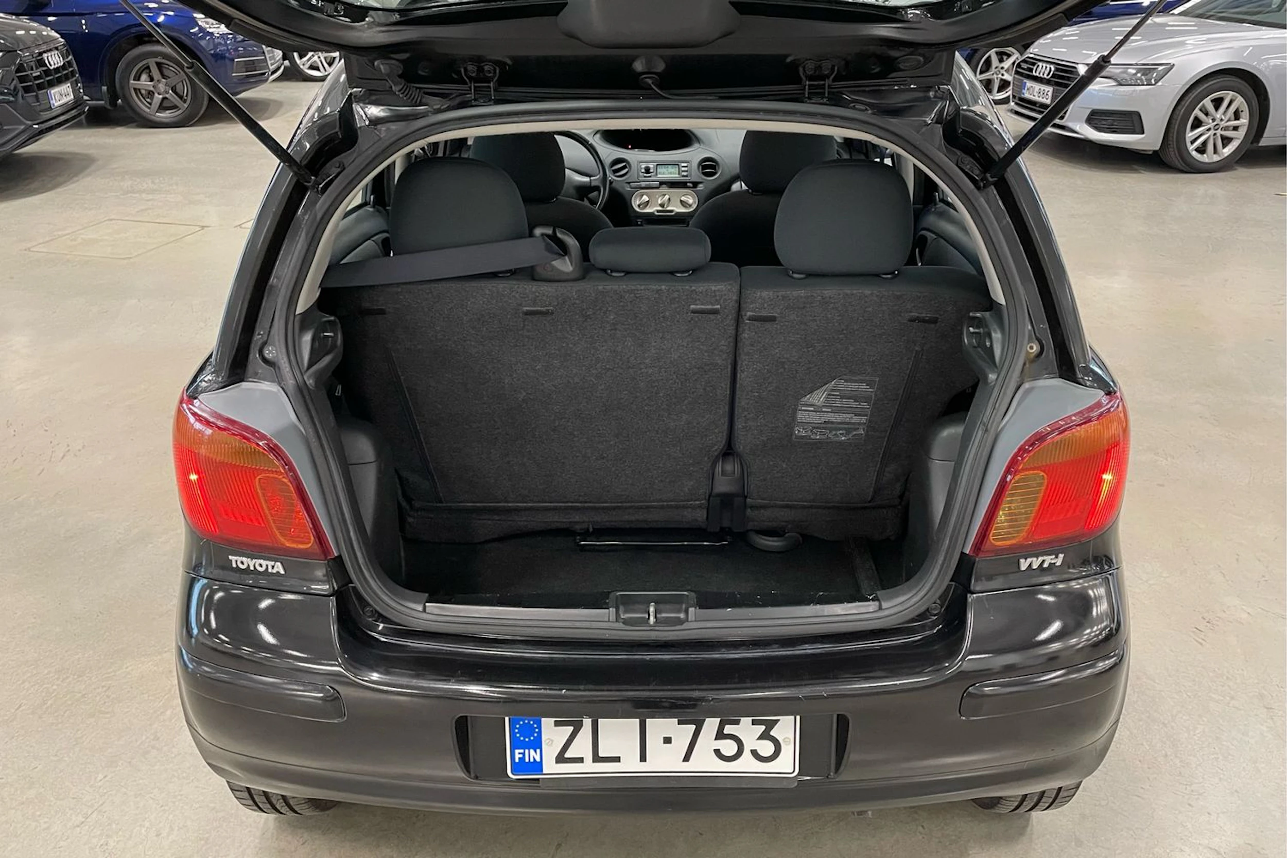 Musta Toyota Yaris 2005 kuva 21.