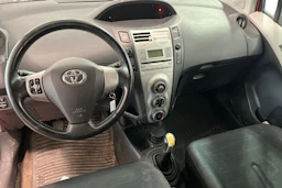 Punainen Toyota Yaris 2006 kuva 7.