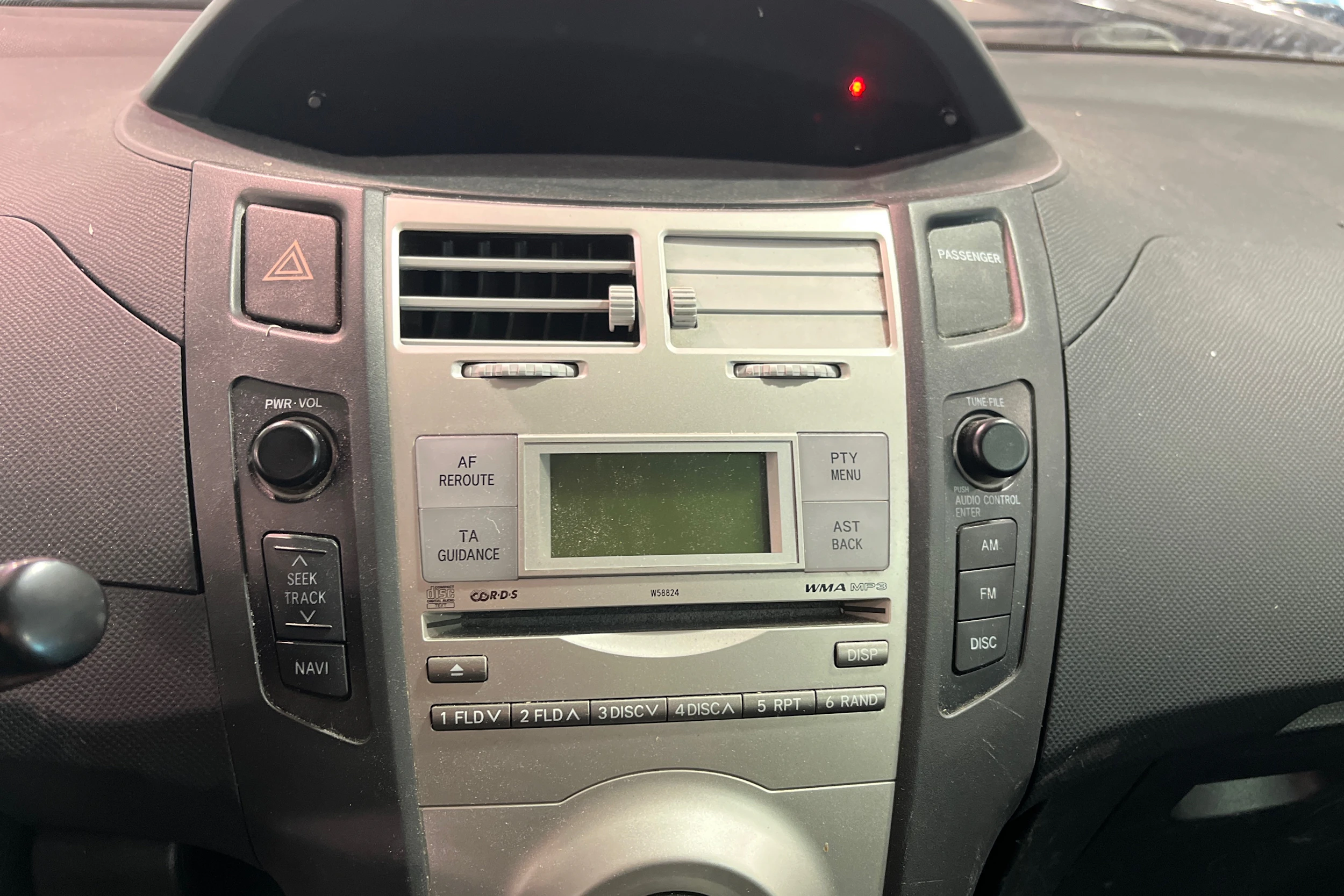 Punainen Toyota Yaris 2006 kuva 12.