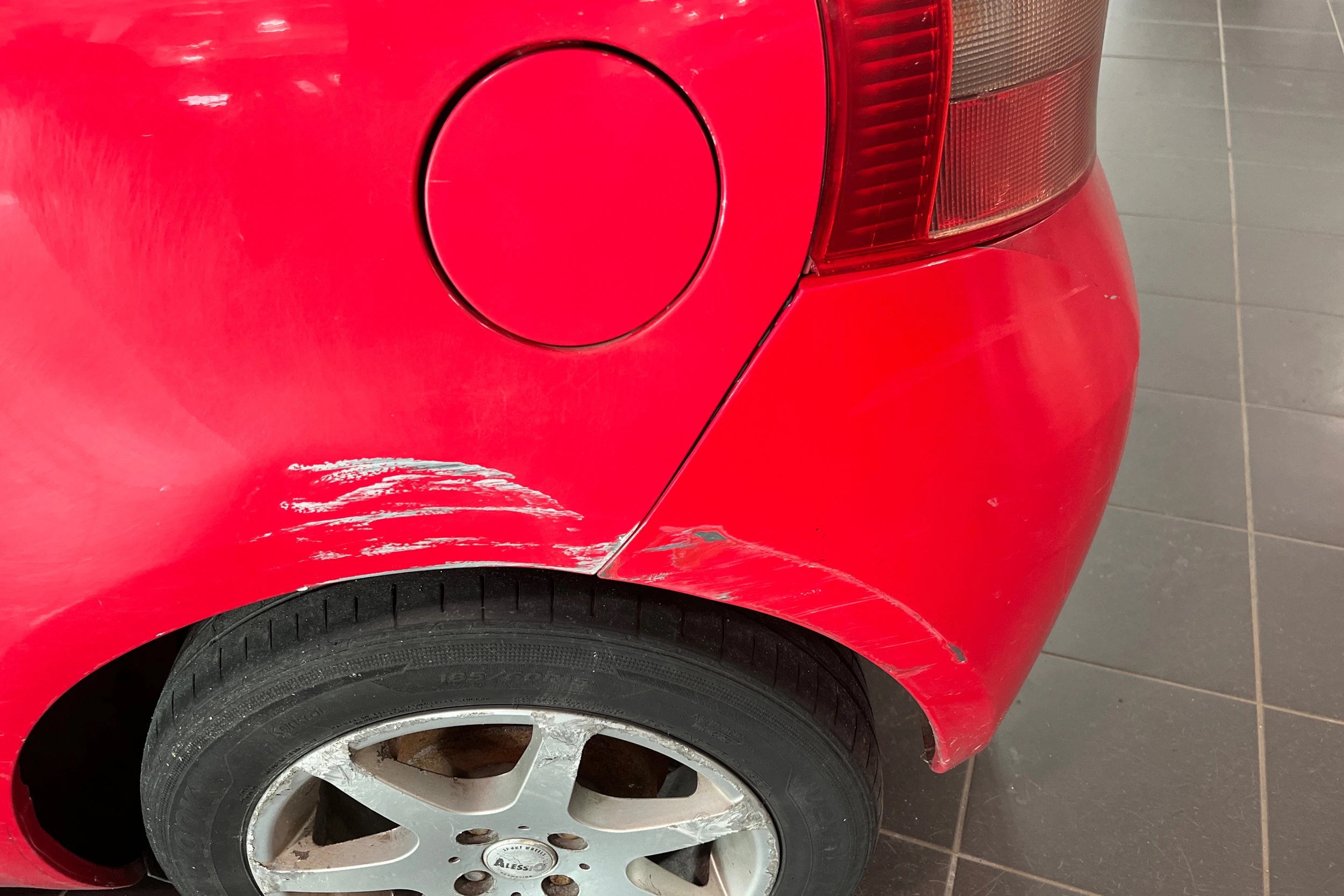 Punainen Toyota Yaris 2006 kuva 13.