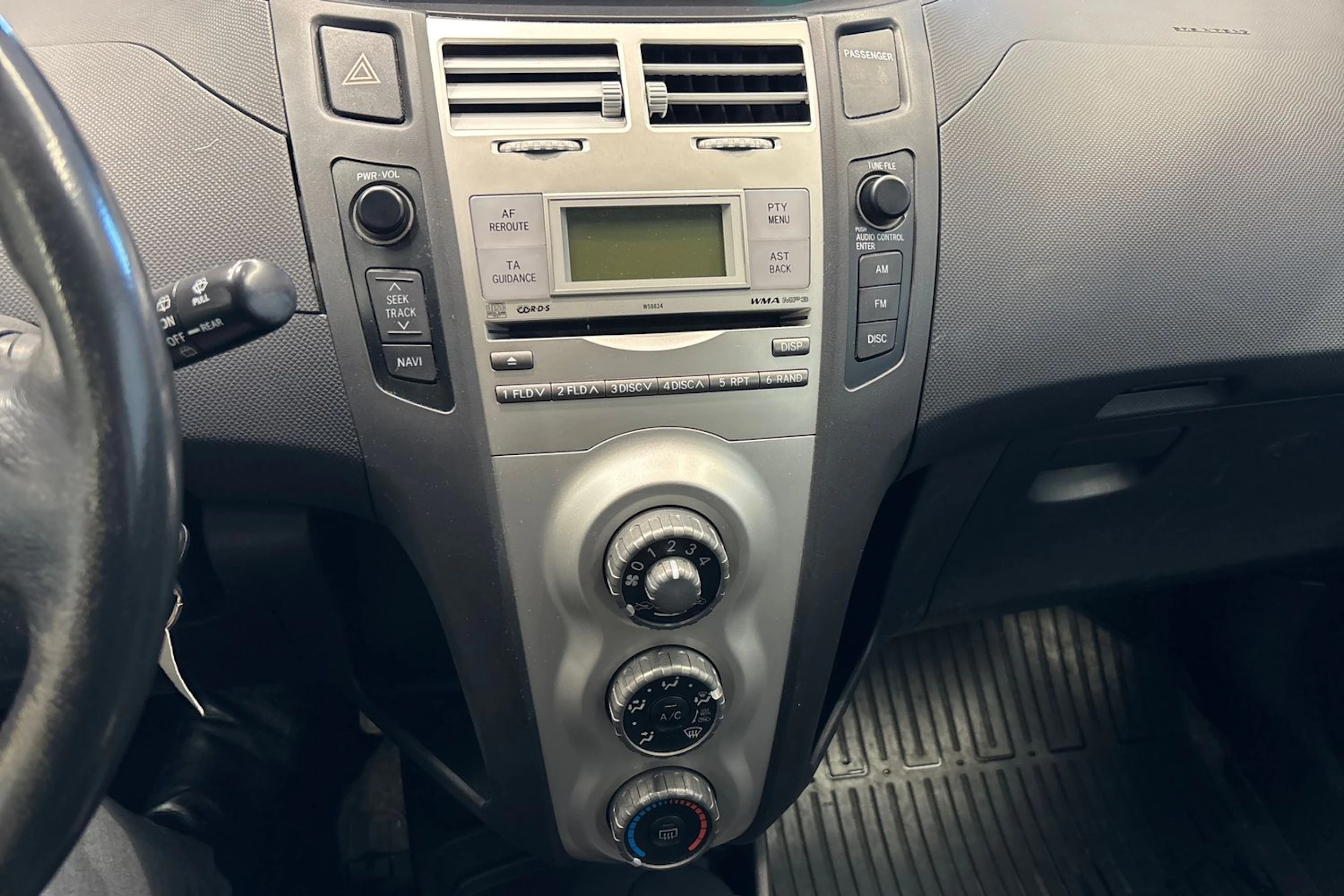 hopea Toyota Yaris 2006 kuva 13.