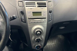 hopea Toyota Yaris 2006 kuva 13.