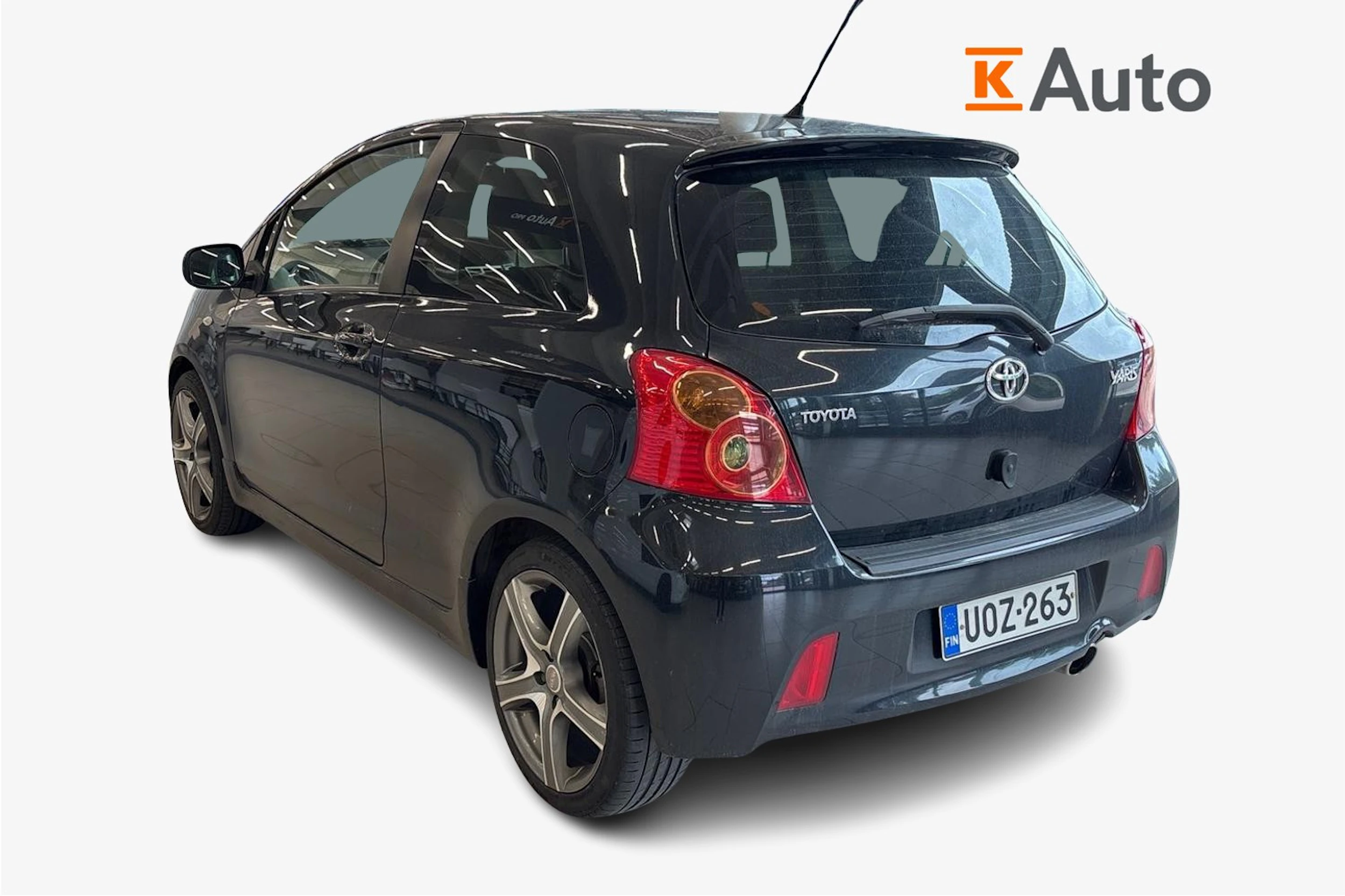 musta Toyota Yaris 2007 kuva 2.