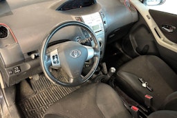Harmaa Toyota Yaris 2007 kuva 6.