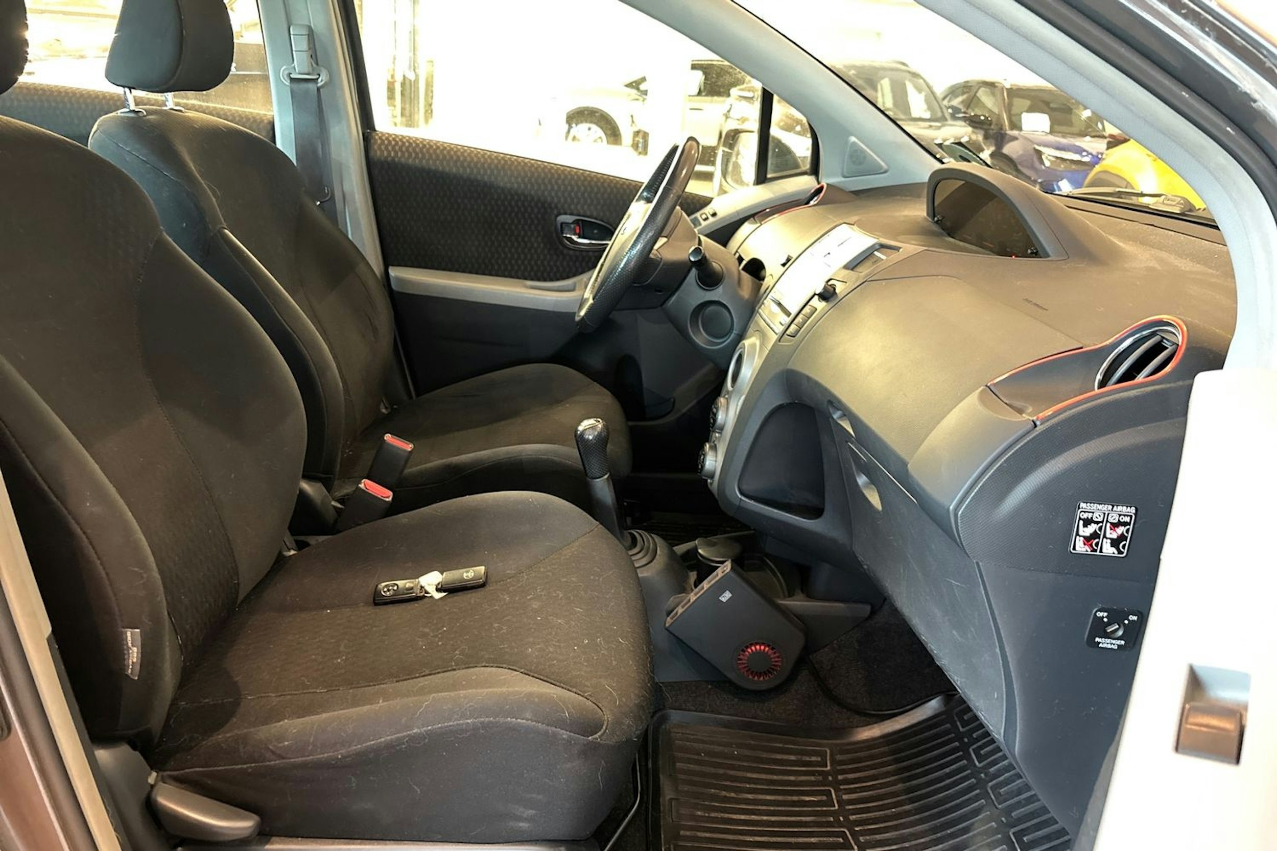 Harmaa Toyota Yaris 2007 kuva 13.
