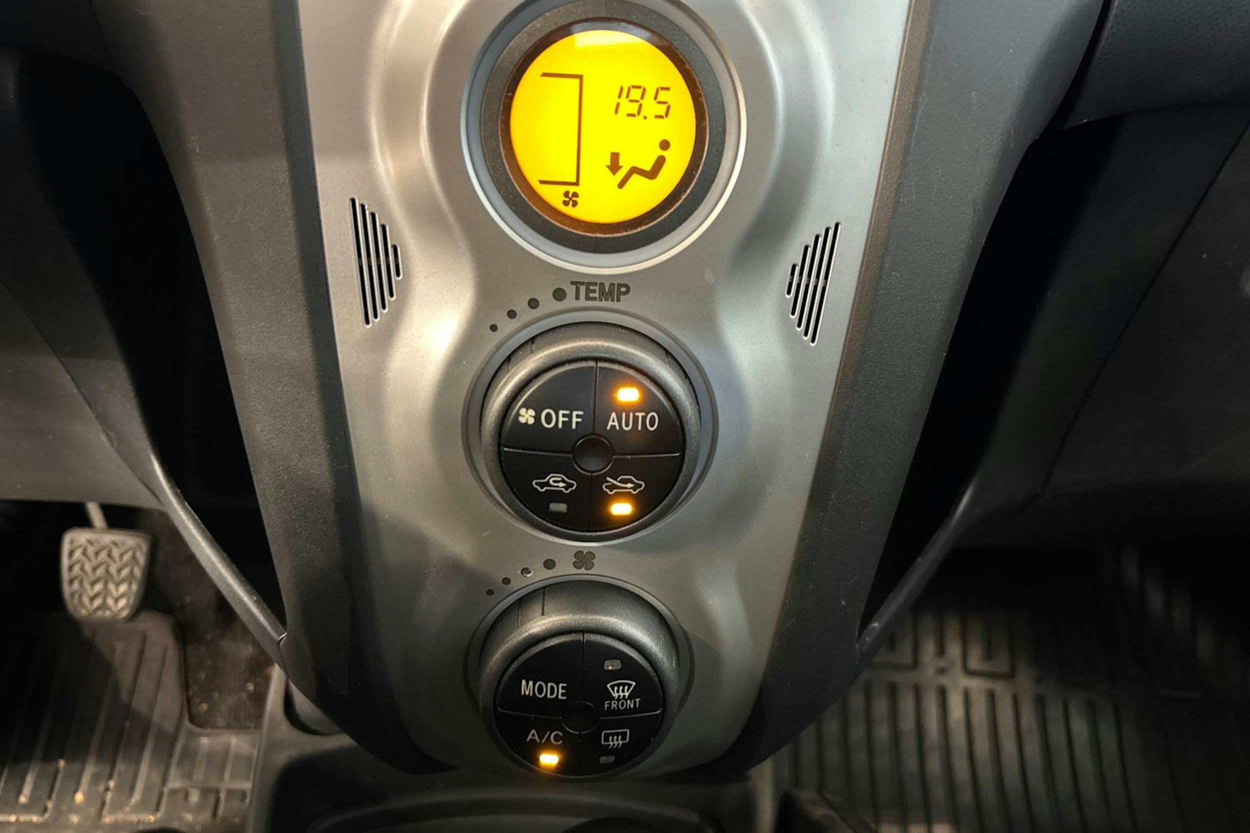 Harmaa Toyota Yaris 2007 kuva 17.