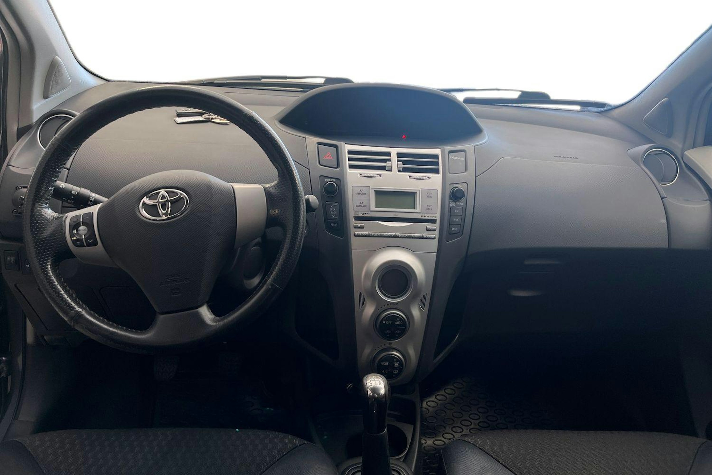 harmaa Toyota Yaris 2008 kuva 9.