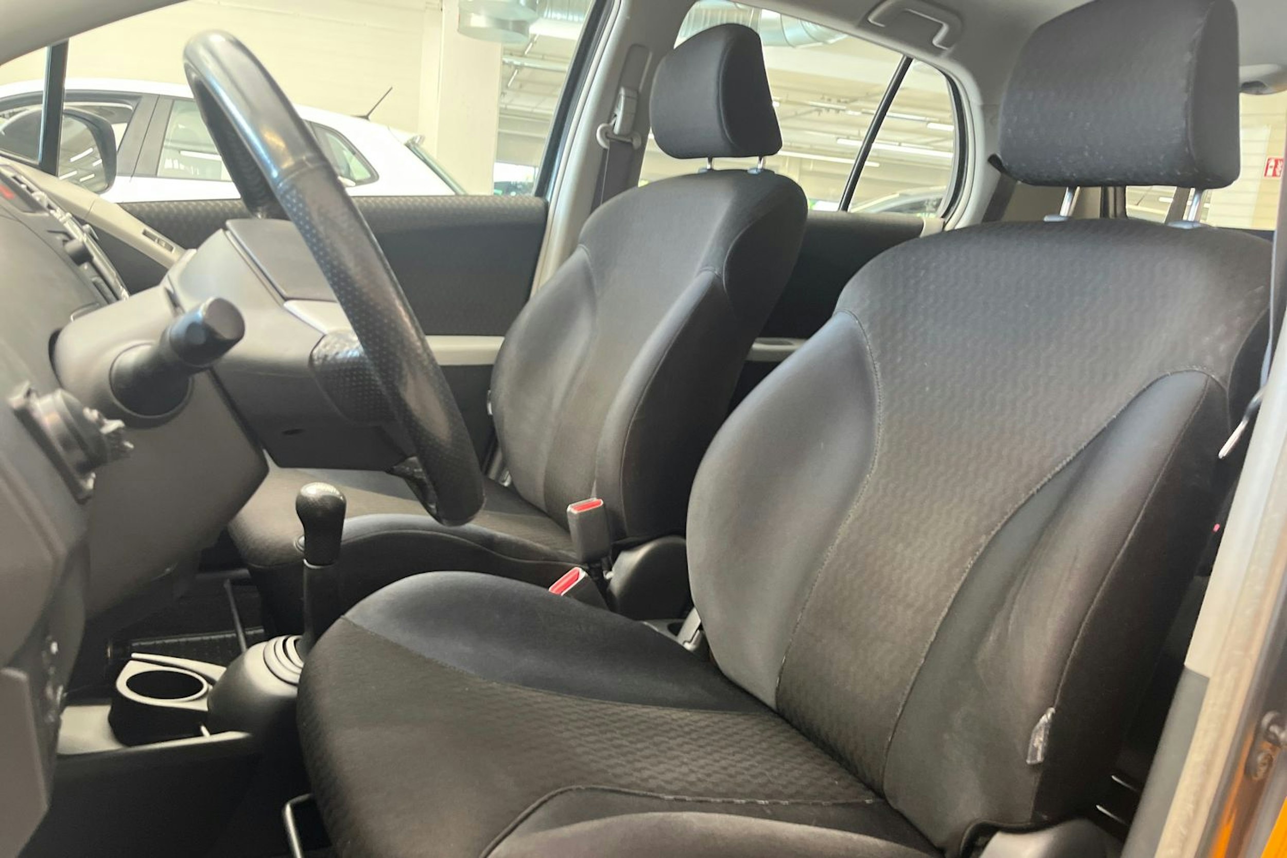 harmaa Toyota Yaris 2008 kuva 14.