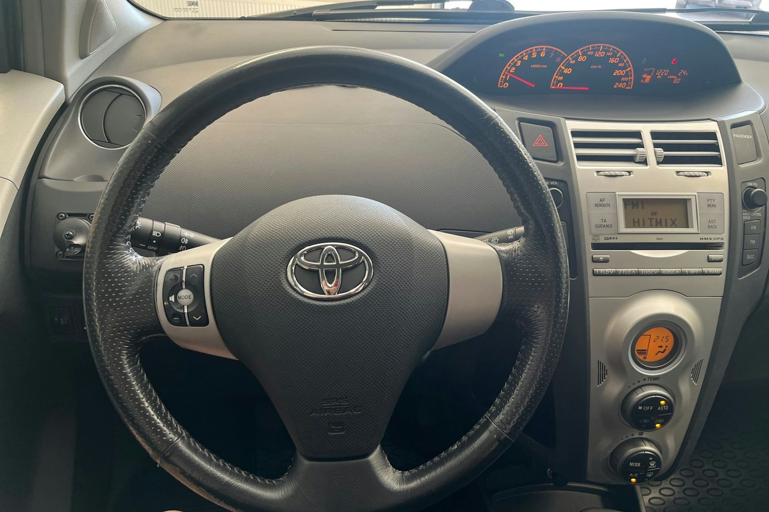 harmaa Toyota Yaris 2008 kuva 17.