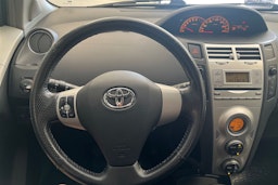 harmaa Toyota Yaris 2008 kuva 17.