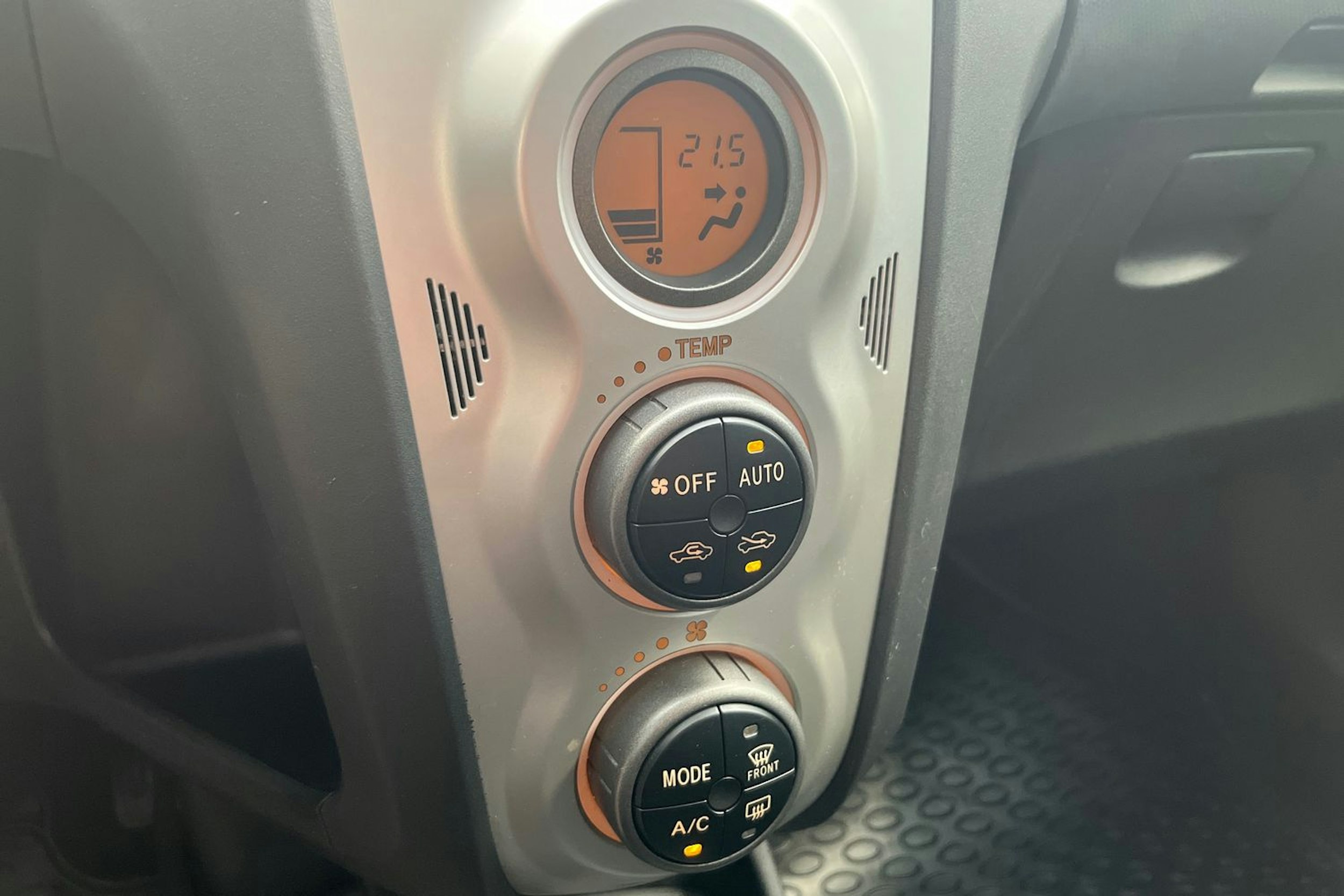 harmaa Toyota Yaris 2008 kuva 23.