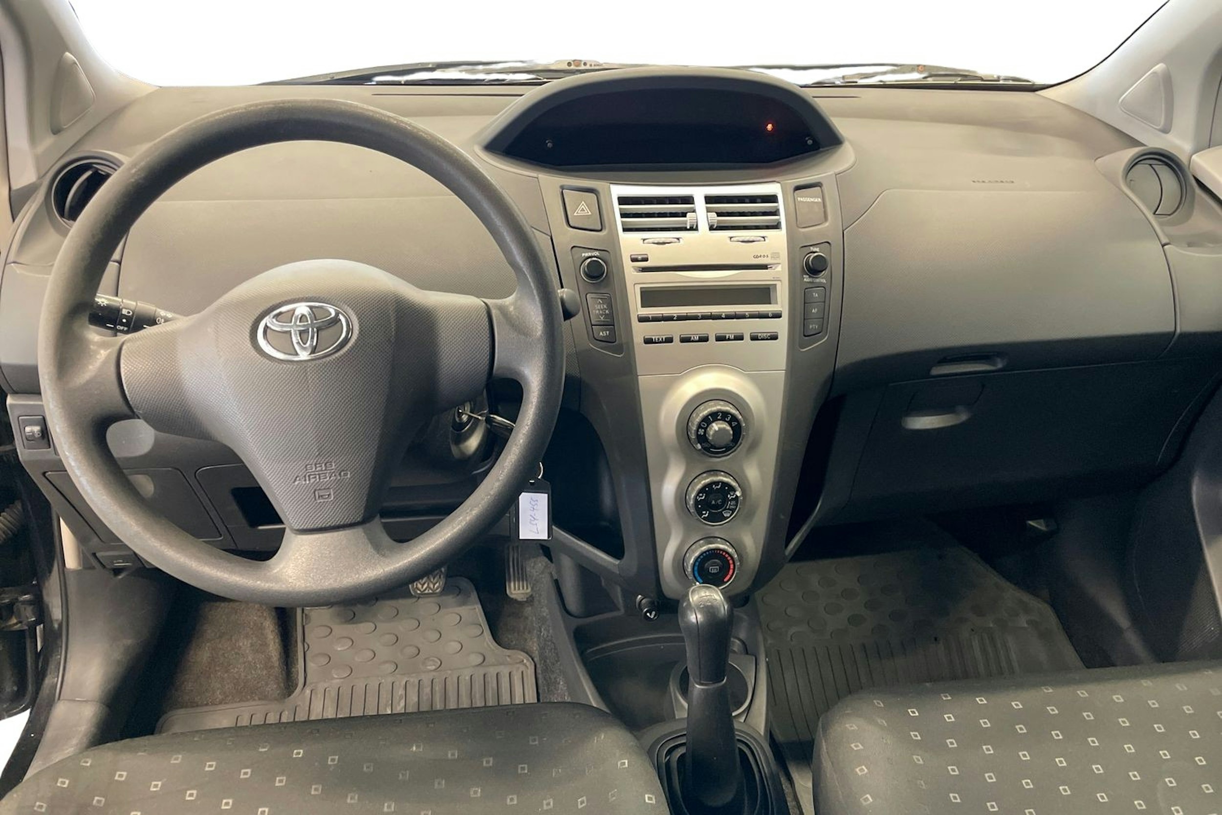 Musta Toyota Yaris 2008 kuva 9.